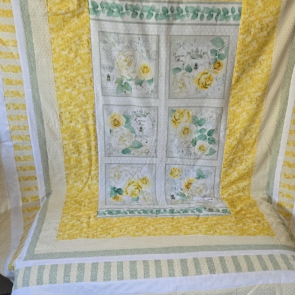 Cheerful Yellow and White Quilt with Decorative Patterns